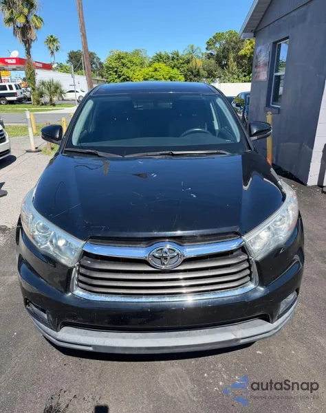 2016 Toyota Highlander Le z USA, uszkodzony, nr VIN 5TDBKRFH4GS296152